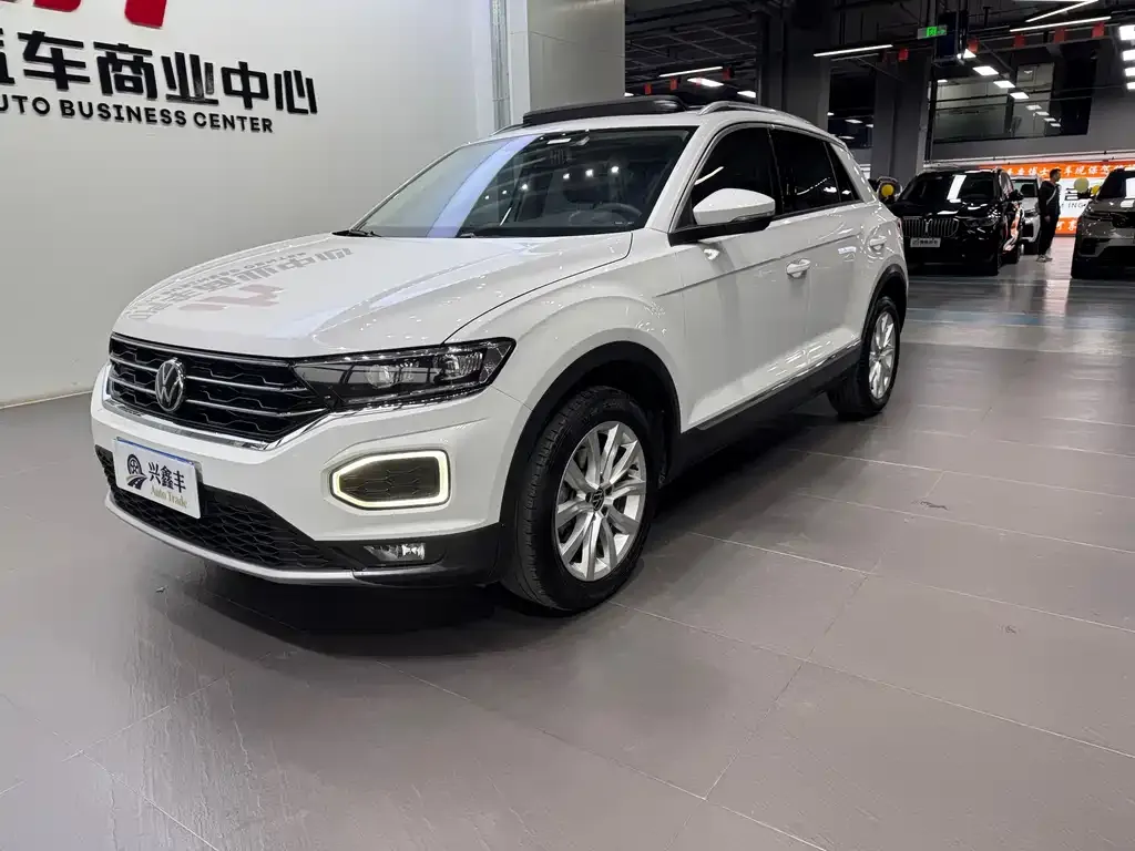 Volkswagen T-Roc — фото 1