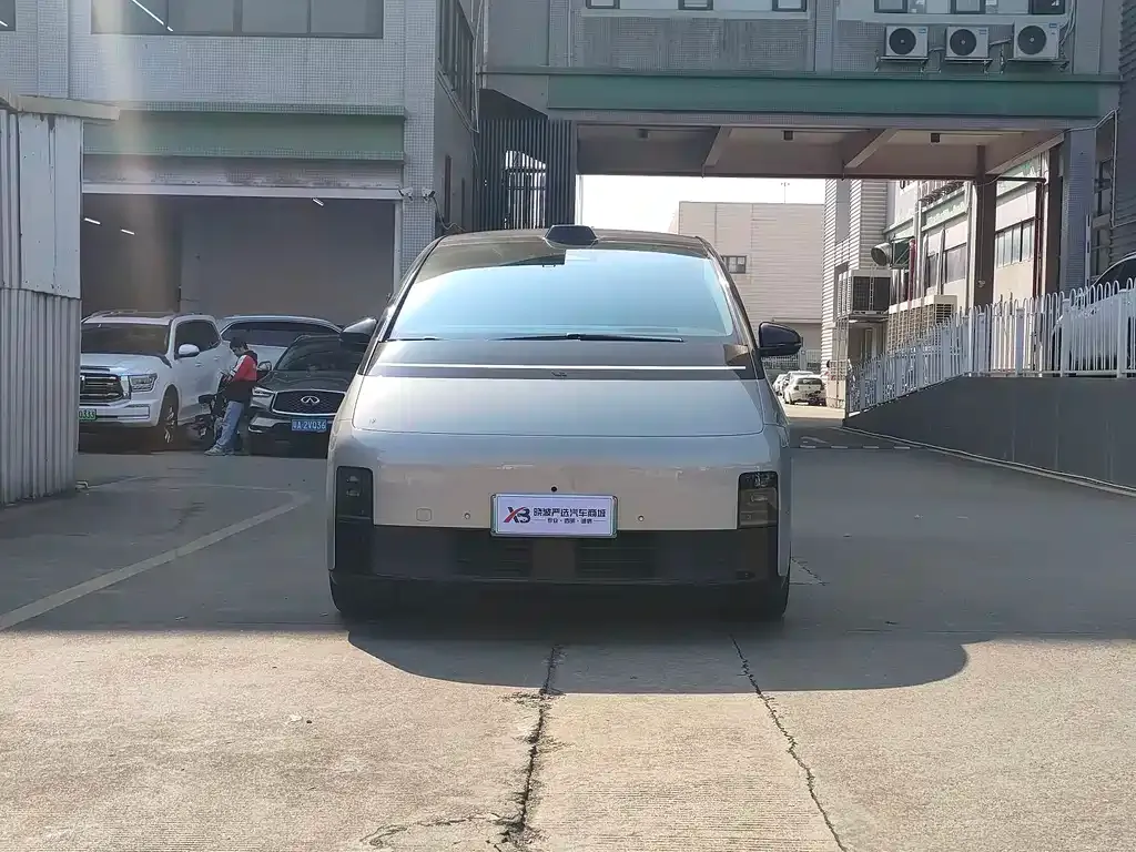 Li Auto MEGA — фото 2