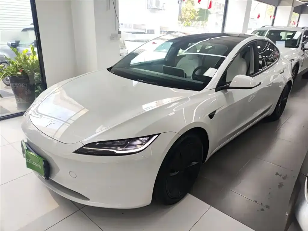 Tesla Model 3 — фото 1