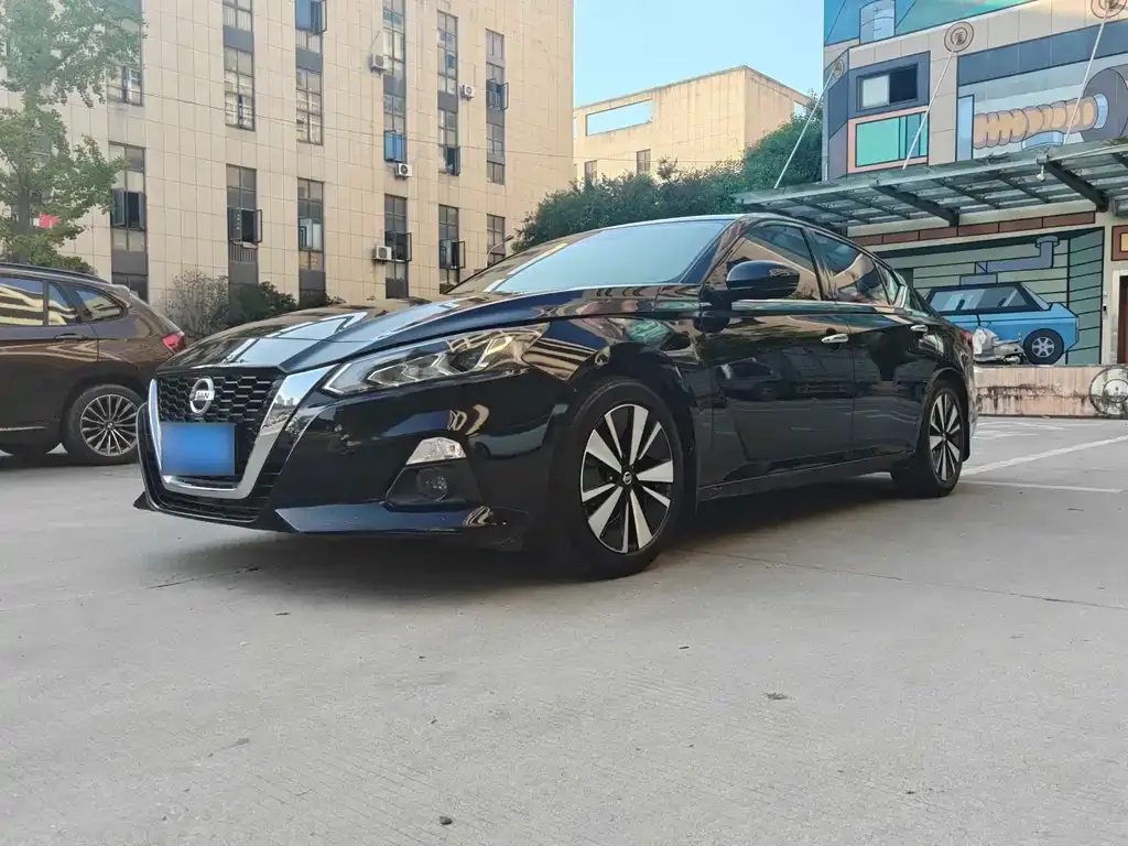 Nissan Teana — фото 1