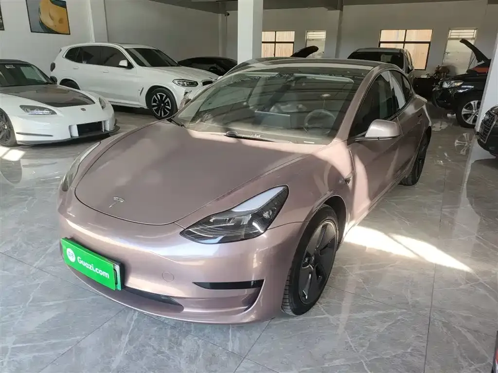 Tesla Model 3 — фото 1