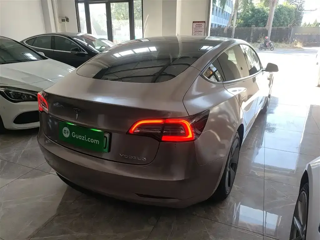 Tesla Model 3 — фото 3