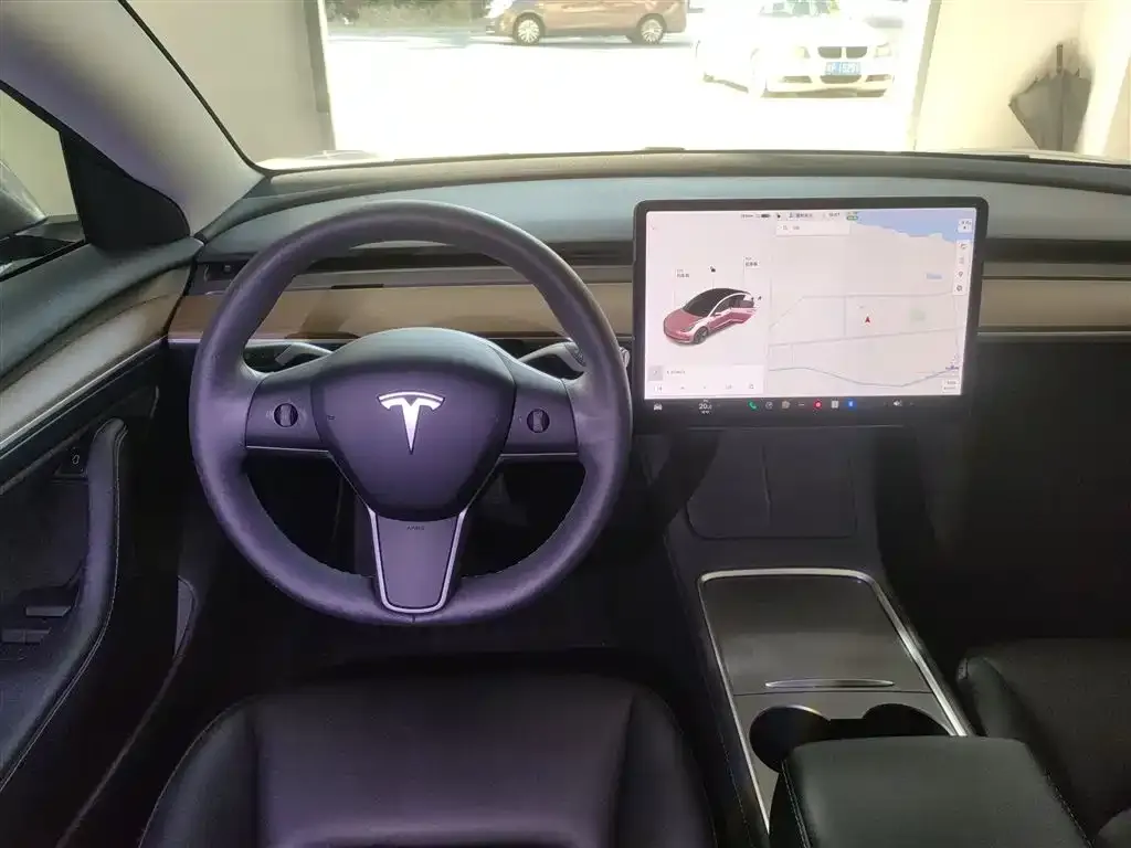 Tesla Model 3 — фото 4