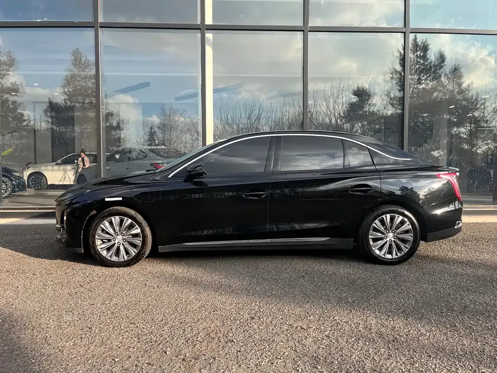 Hongqi E-QM5 — фото 3