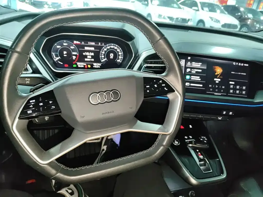 Audi Q4 e-tron — фото 4
