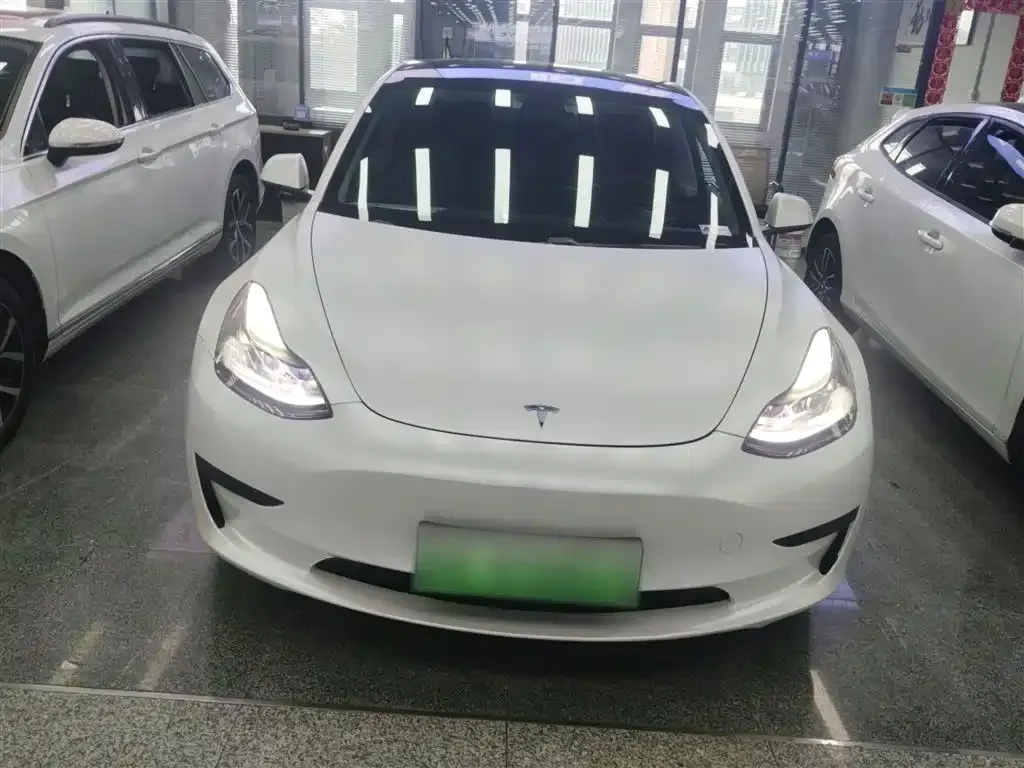 Tesla Model 3 — фото 3