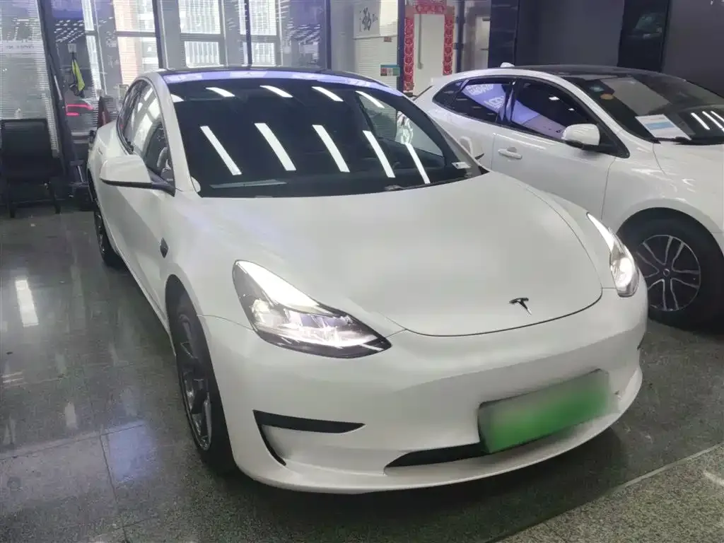 Tesla Model 3 — фото 4