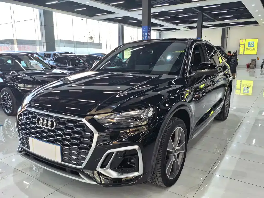 Audi Q5L Sportback — фото 1
