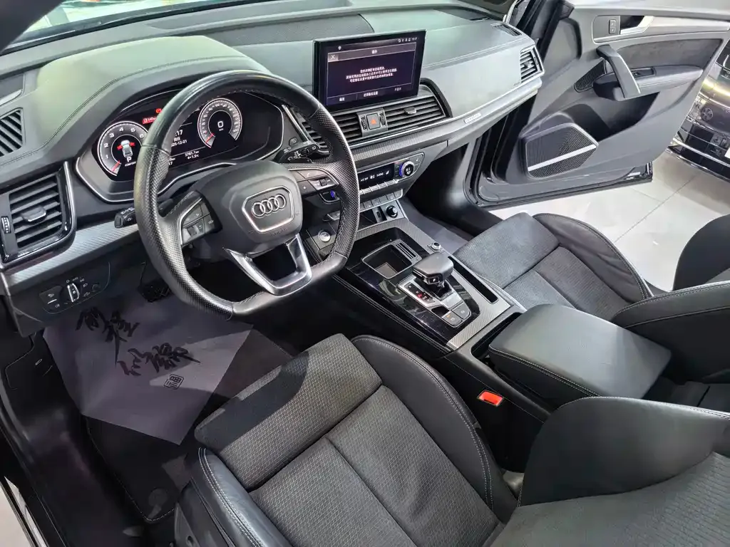 Audi Q5L Sportback — фото 3