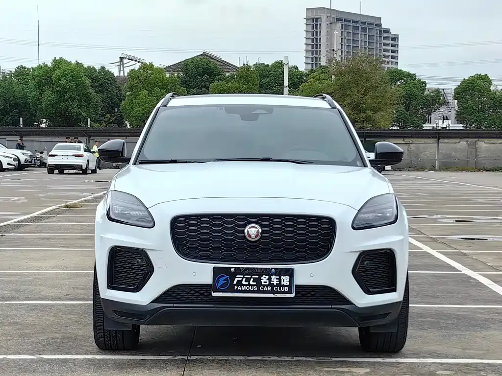 Jaguar E-PACE — фото 2