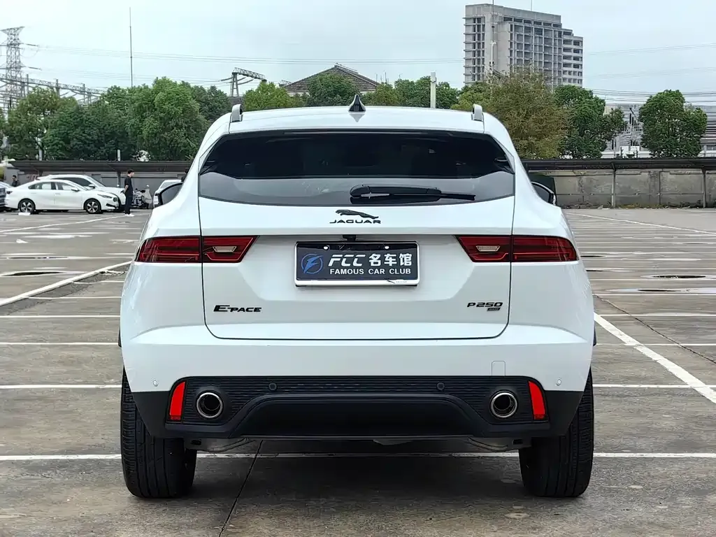Jaguar E-PACE — фото 4