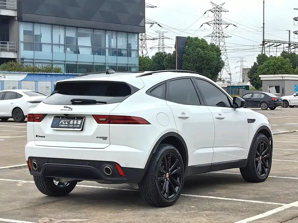 Jaguar E-PACE — фото 5