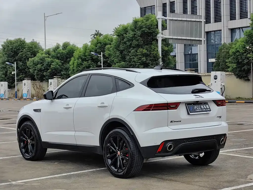 Jaguar E-PACE — фото 6