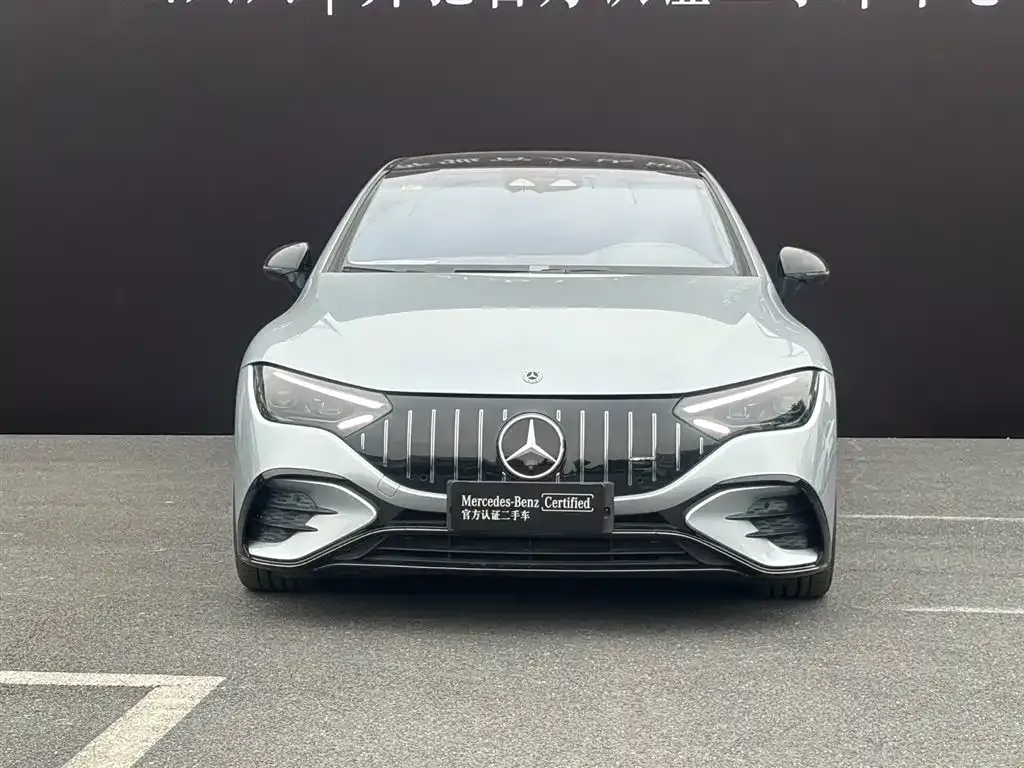 Mercedes-Benz EQE AMG — фото 6