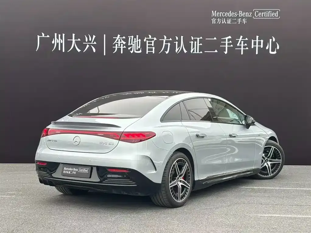 Mercedes-Benz EQE AMG — фото 10