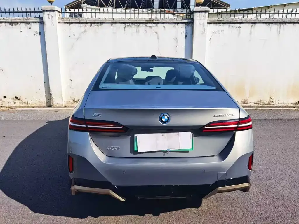 BMW i5 — фото 8