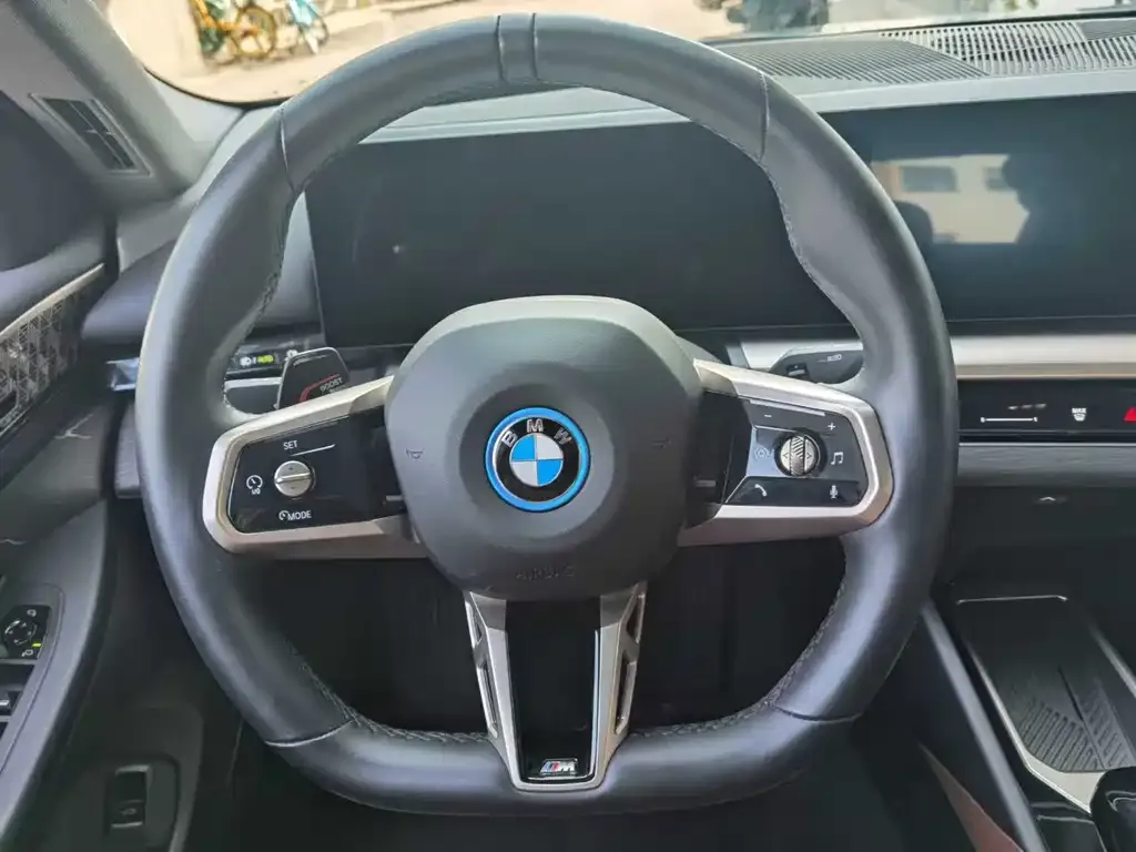 BMW i5 — фото 6
