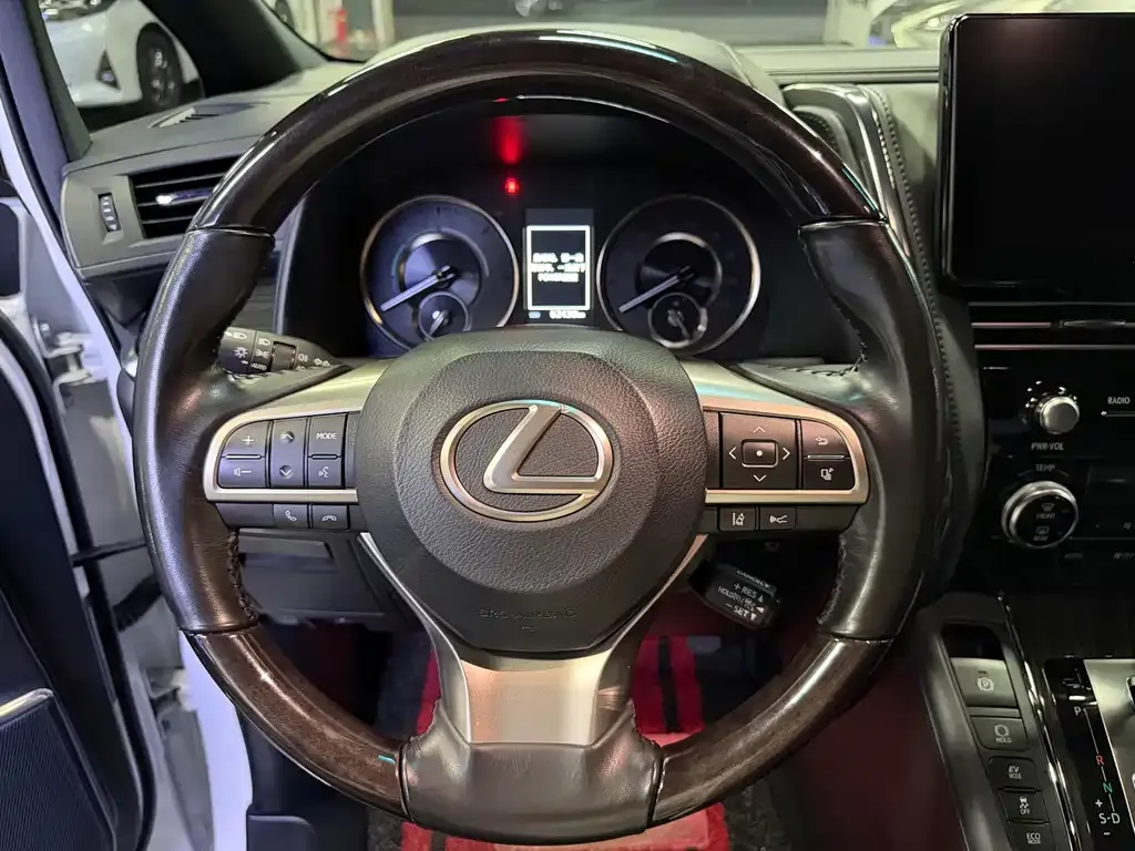 Lexus LM — фото 6