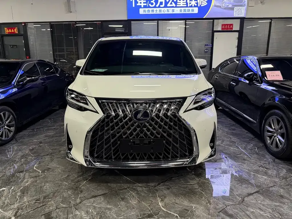 Lexus LM — фото 10