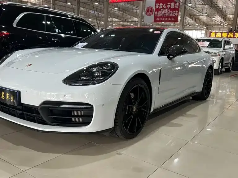 Porsche Panamera — фото 1