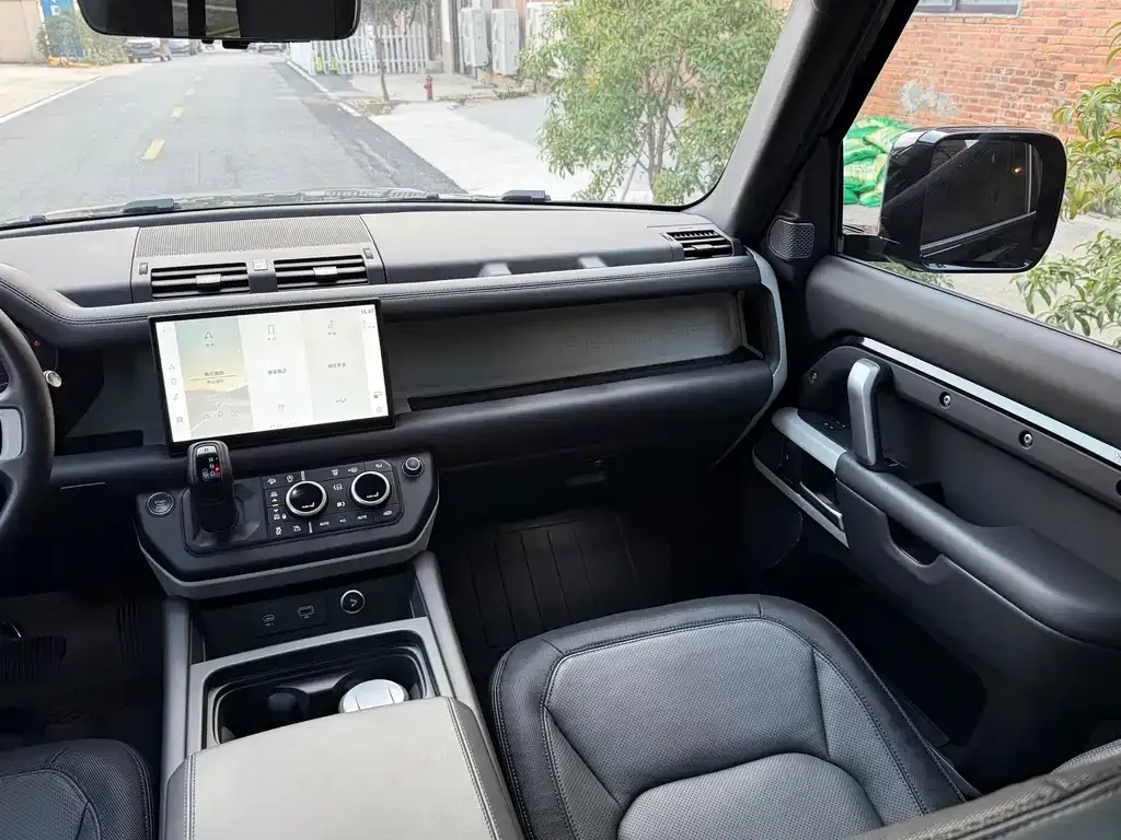 Land Rover Defender — фото 10