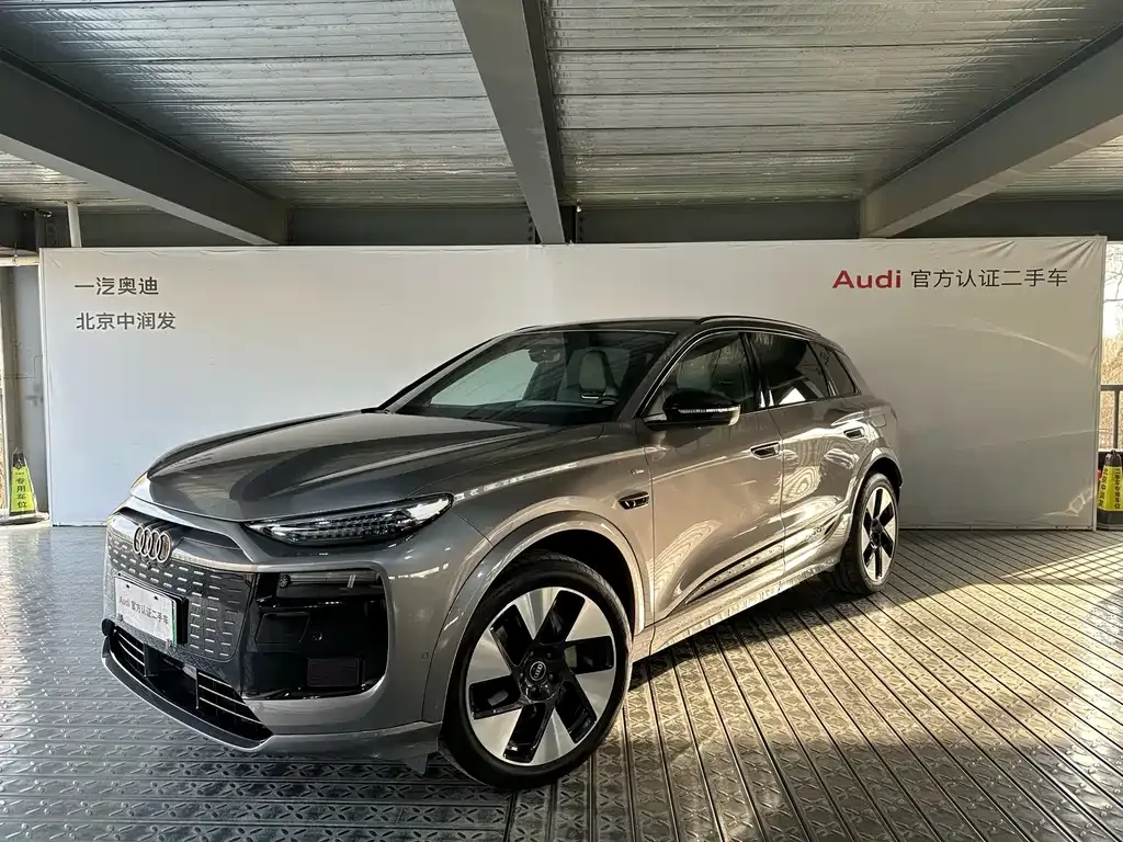 Audi Q6L e-tron — фото 1