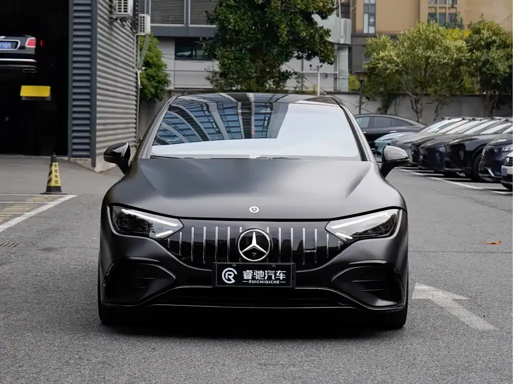 Mercedes-Benz EQE AMG — фото 3