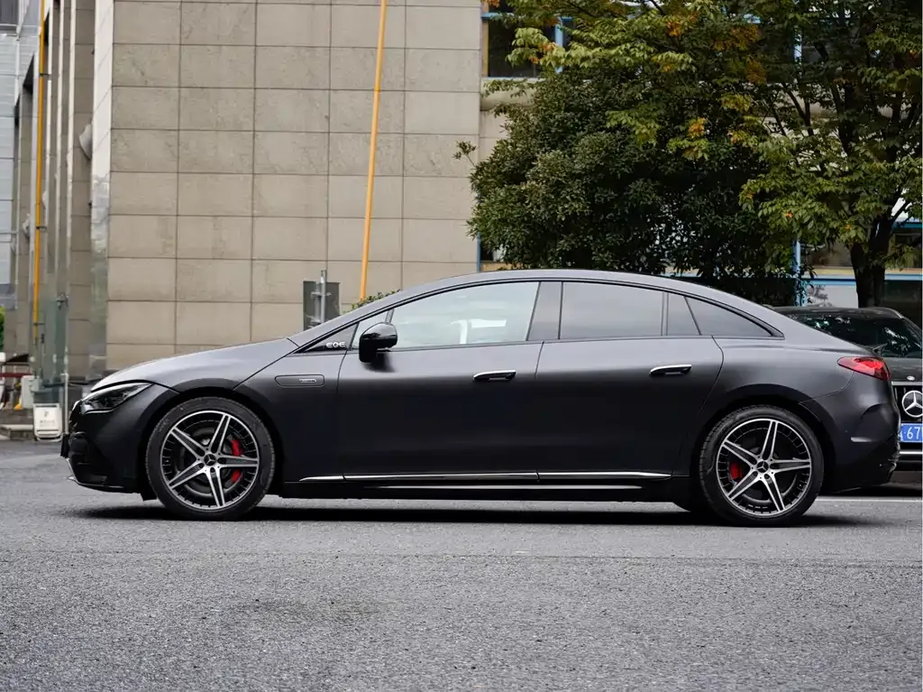 Mercedes-Benz EQE AMG — фото 10