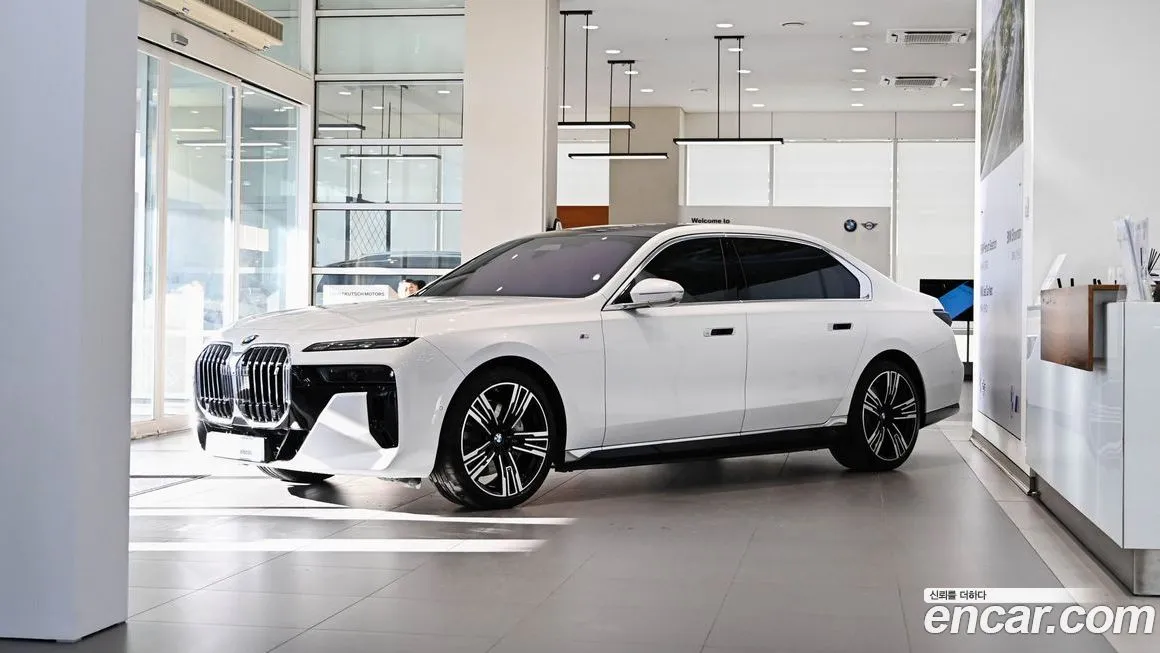 BMW i7 — фото 1