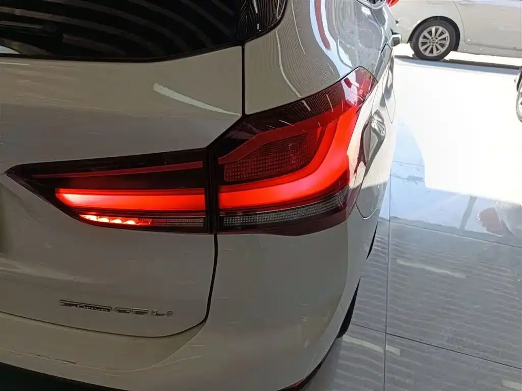 BMW X1 — фото 9