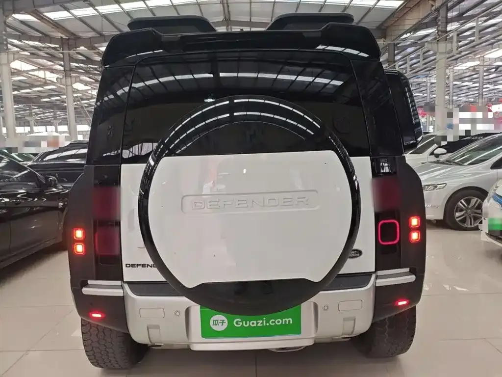Land Rover Defender — фото 10