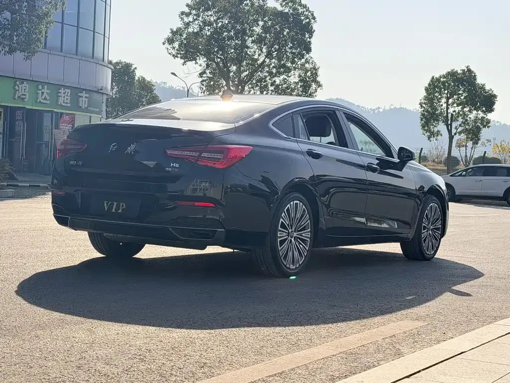 Hongqi H5 — фото 4