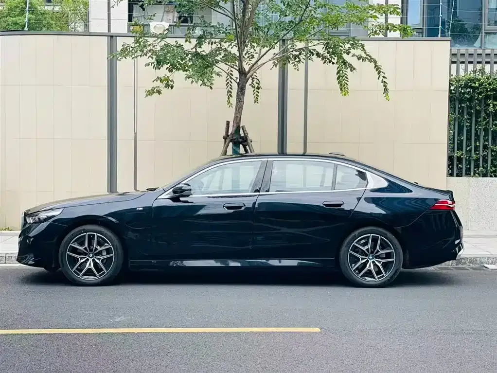 BMW i5 — фото 6