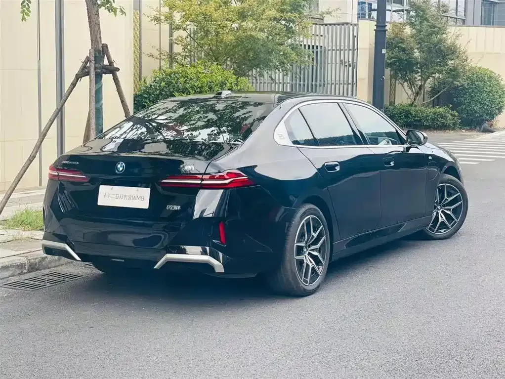 BMW i5 — фото 3