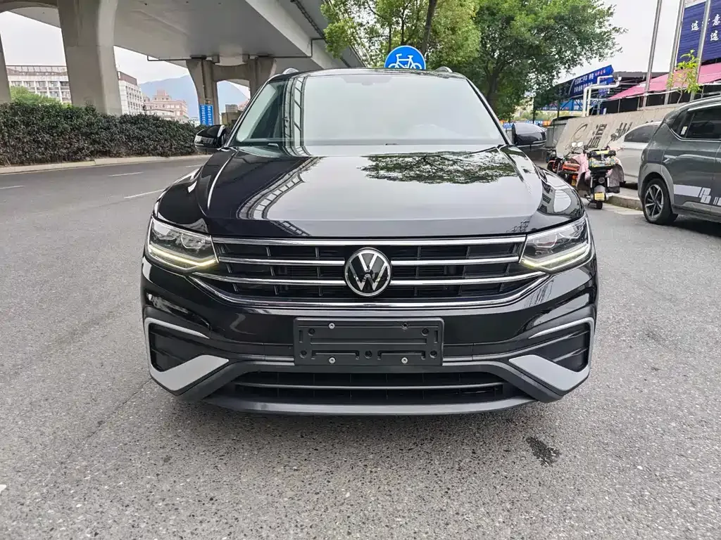 Volkswagen Tiguan L — фото 5
