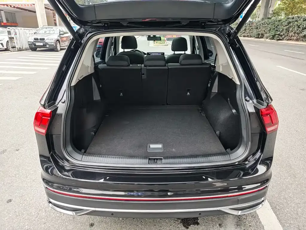 Volkswagen Tiguan L — фото 2
