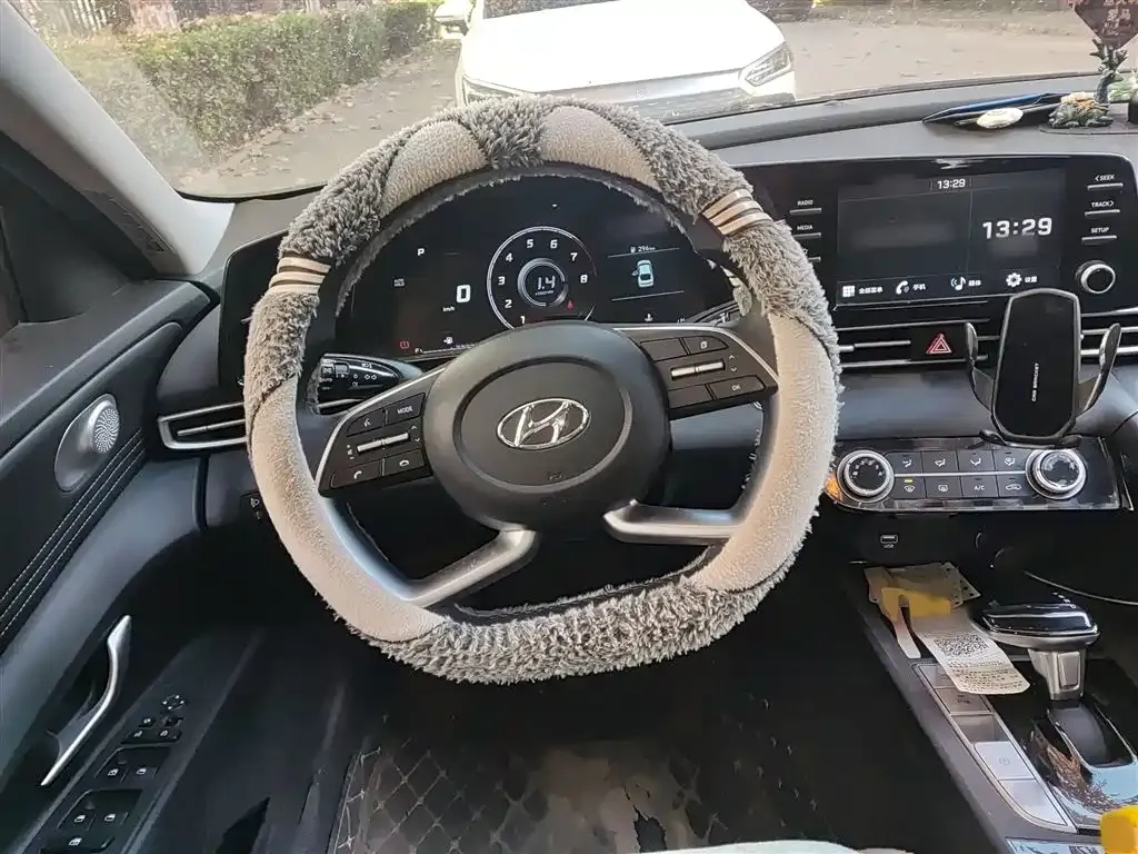 Hyundai Elantra — фото 3