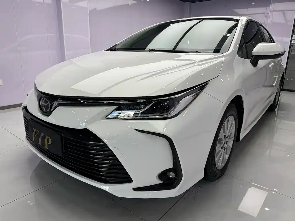 Toyota Corolla — фото 1