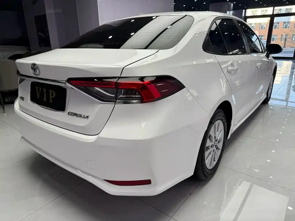 Toyota Corolla — фото 3