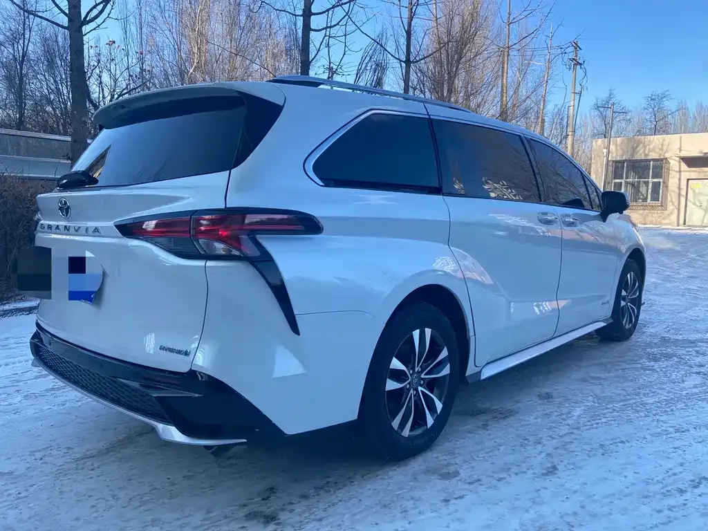 Toyota Granvia — фото 6