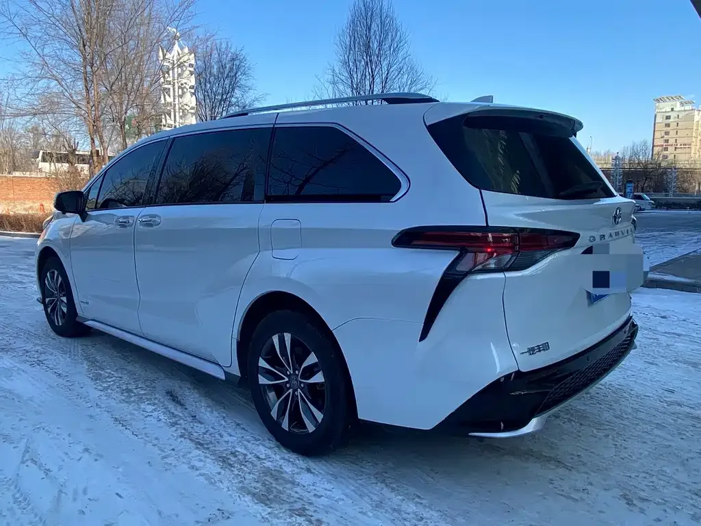 Toyota Granvia — фото 5