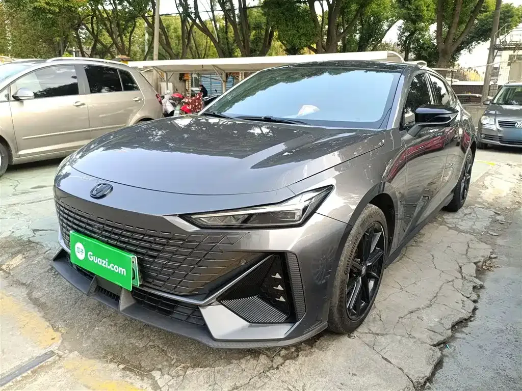 Changan UNI-V iDD — фото 1