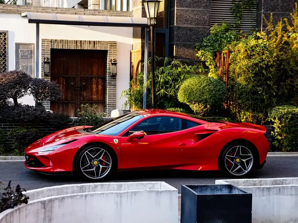 Ferrari F8 — фото 9