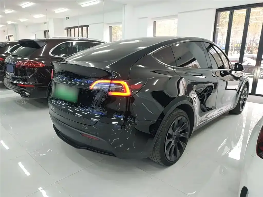 Tesla Model Y — фото 7