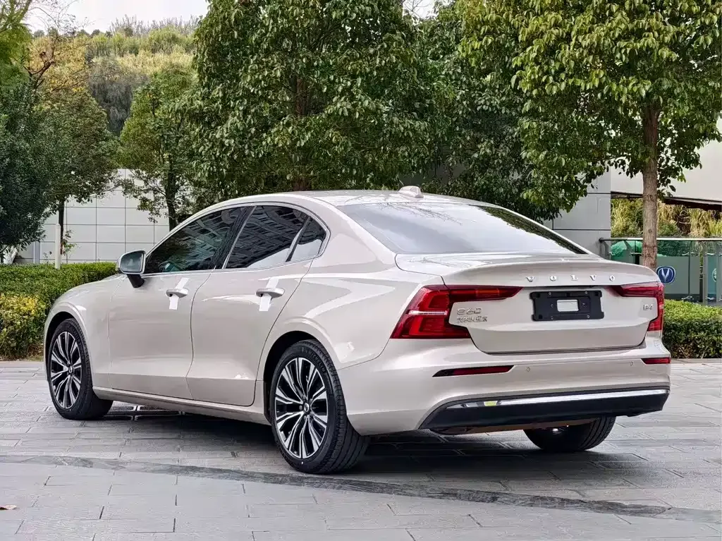 Volvo S60 — фото 9