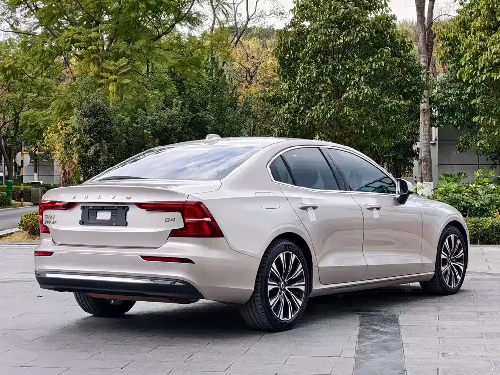 Volvo S60 — фото 6