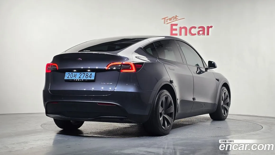 Tesla Model Y — фото 9