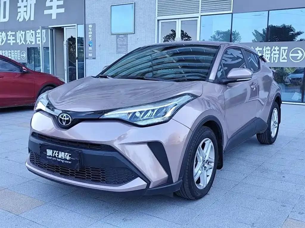Toyota C-HR — фото 1
