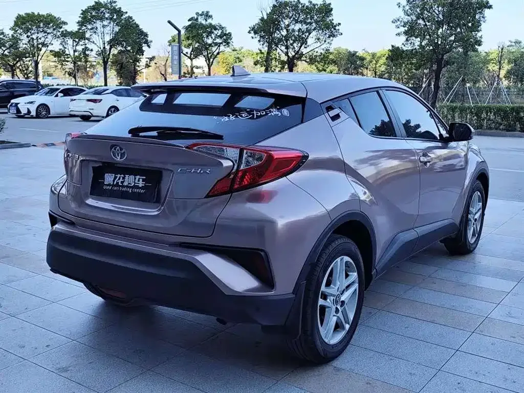 Toyota C-HR — фото 9