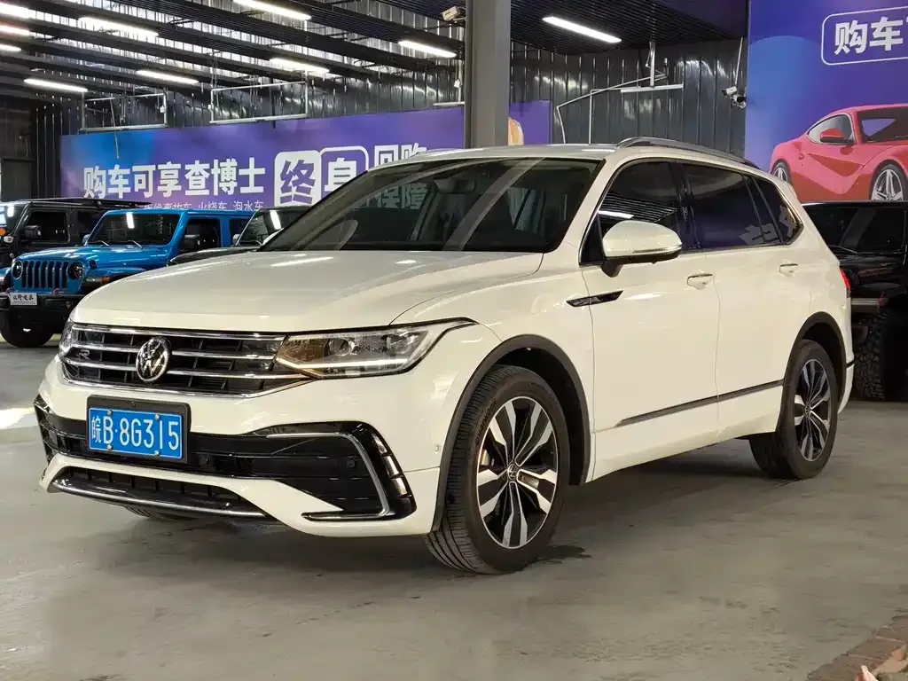 Volkswagen Tiguan L — фото 1